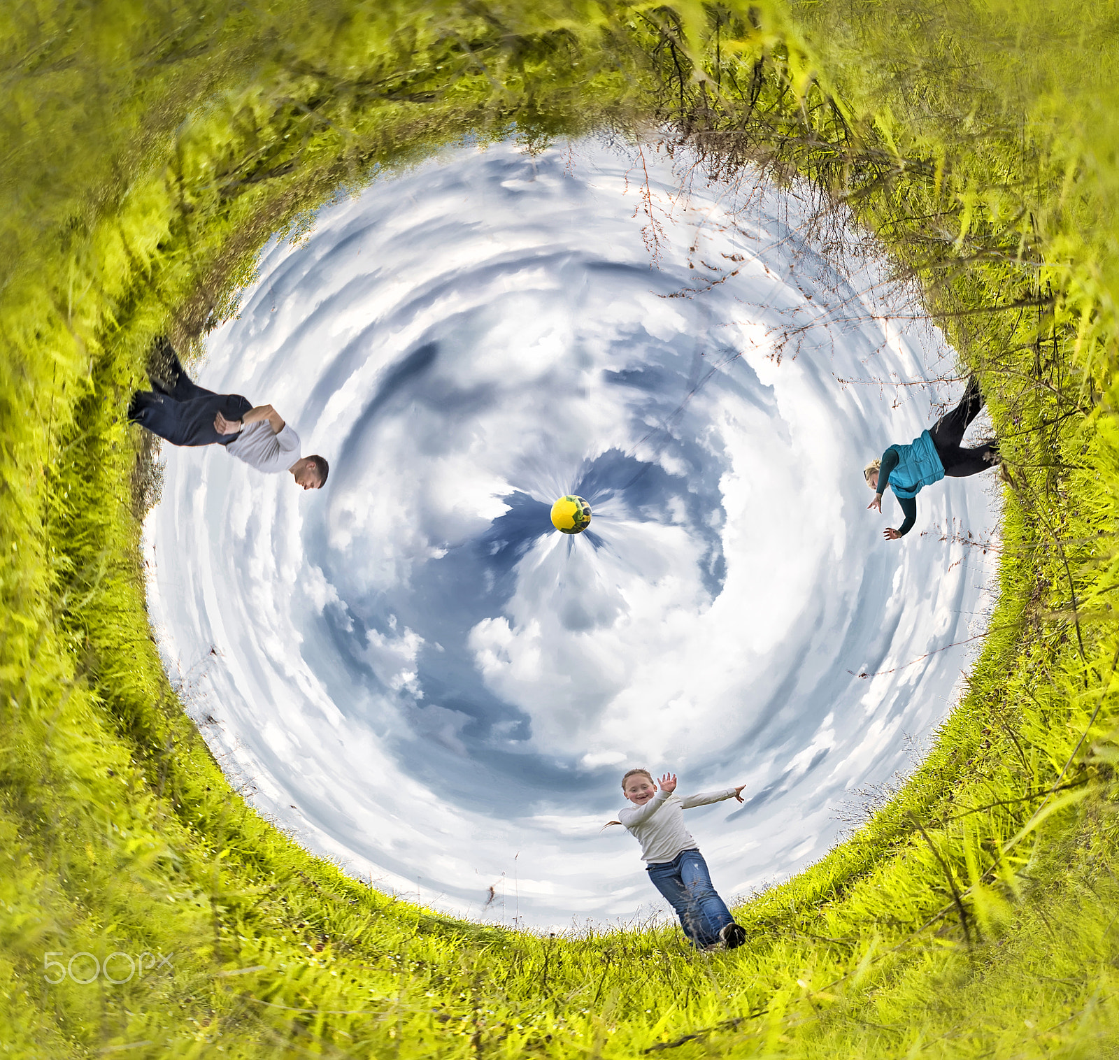 Nikon D810 + Nikon AF Nikkor 20mm F2.8D sample photo. Family planet photography