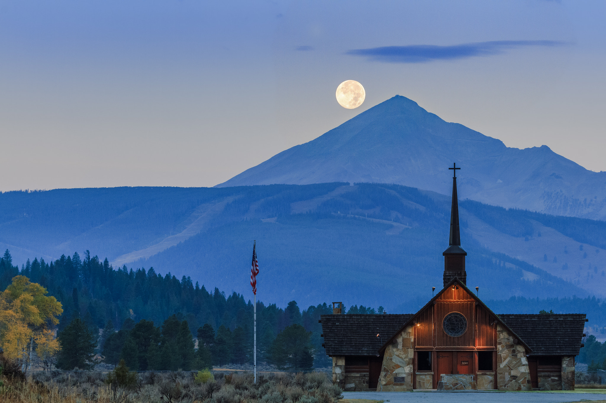 Canon EOS 7D + Canon EF 70-300mm F4.5-5.6 DO IS USM sample photo. Full moon over the soldiers chapel photography