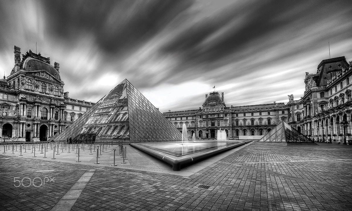 Sony ILCA-77M2 + Sony DT 11-18mm F4.5-5.6 sample photo. Louvre in the louvre photography