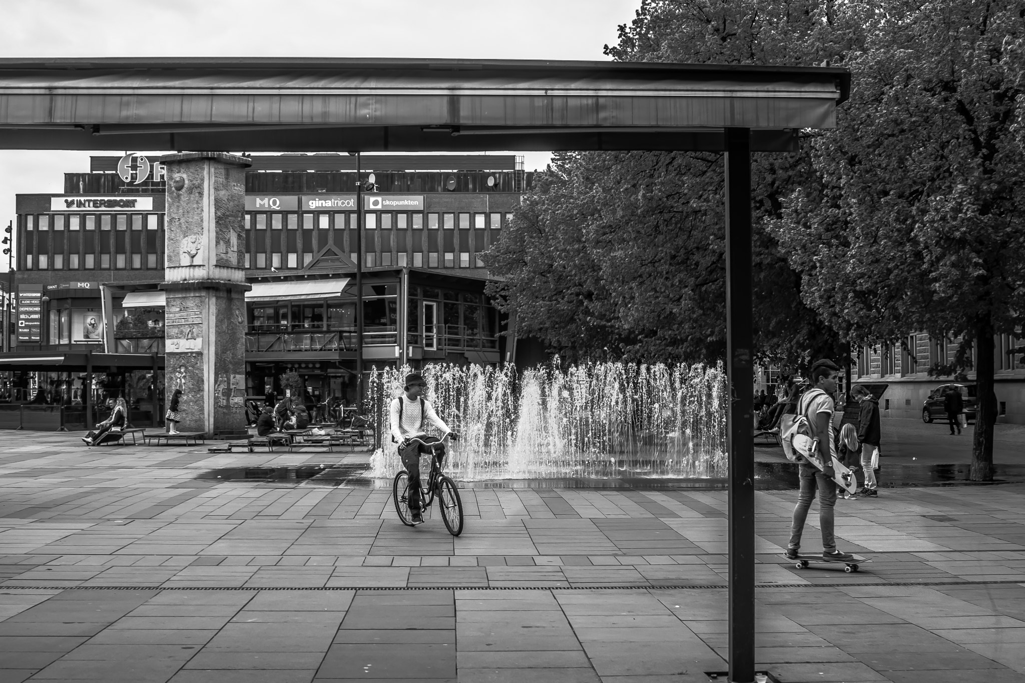 AF Zoom-Nikkor 28-85mm f/3.5-4.5 sample photo. City squera hdr (b&w) photography