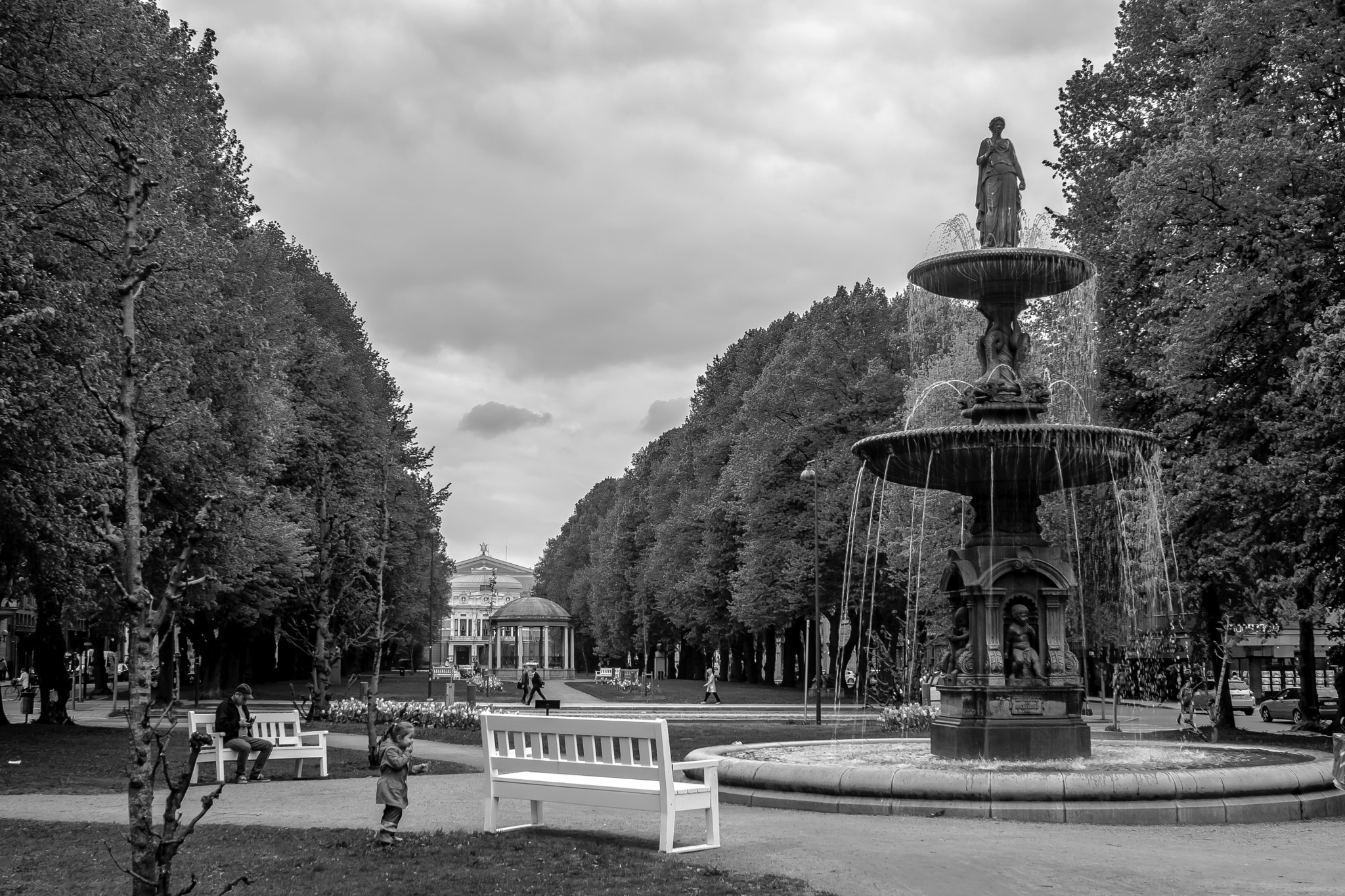 AF Zoom-Nikkor 28-85mm f/3.5-4.5 sample photo. The esplanade hdr (b&w) photography