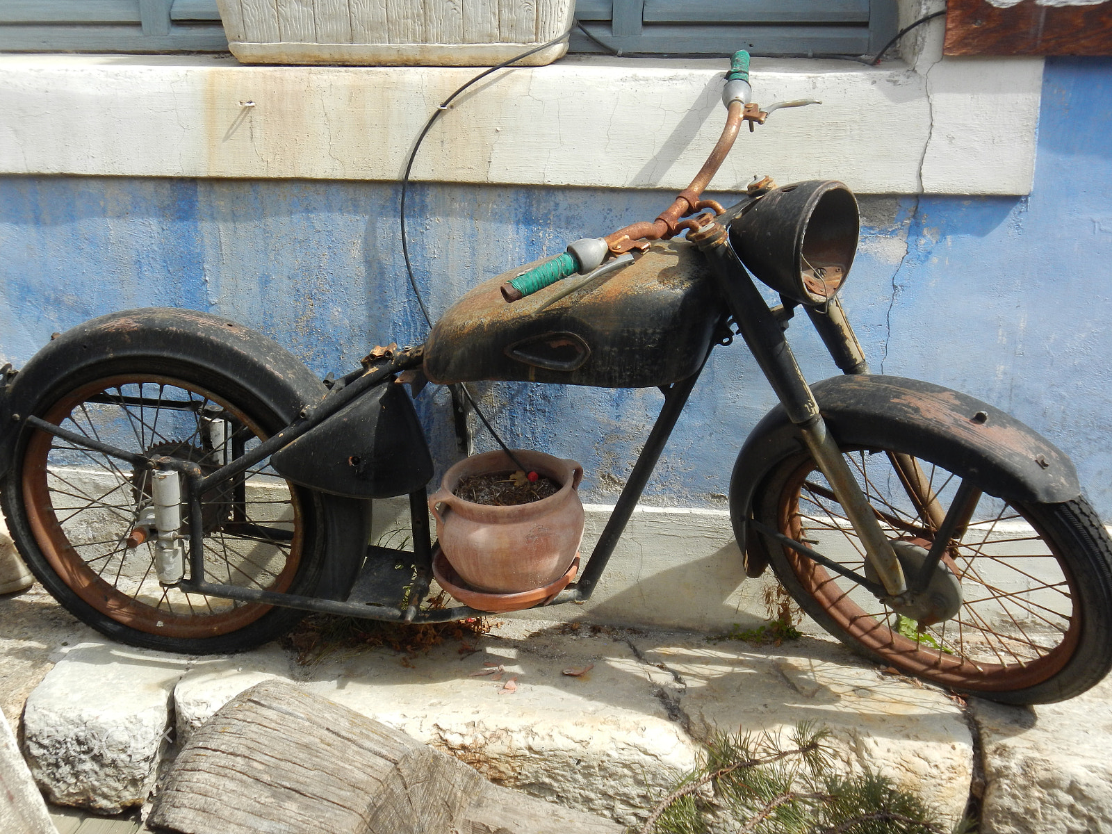 Nikon Coolpix S800c sample photo. Motorbike flowerpot photography