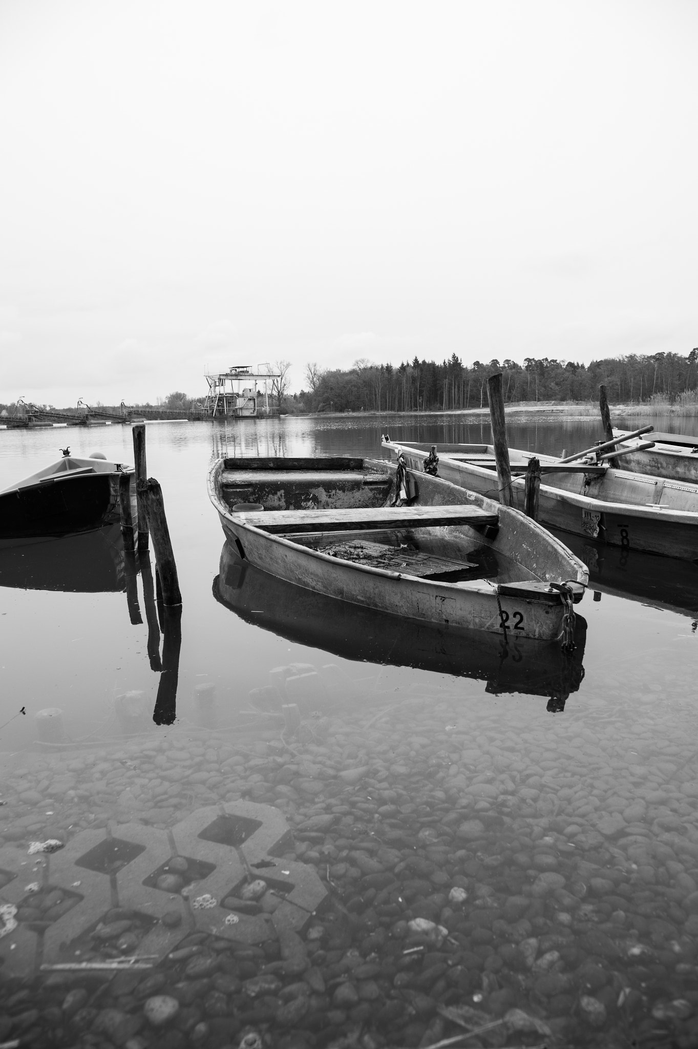 Nikon D700 + Sigma 24mm F2.8 Super Wide II Macro sample photo. Lost boat photography