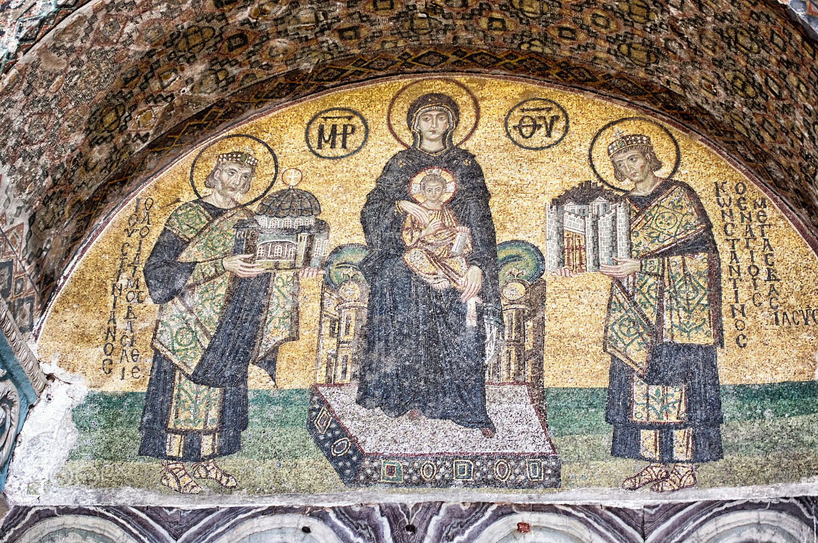 Pentax smc DA* 50-135mm F2.8 ED (IF) SDM sample photo. Mary and jesus in mosaic photography