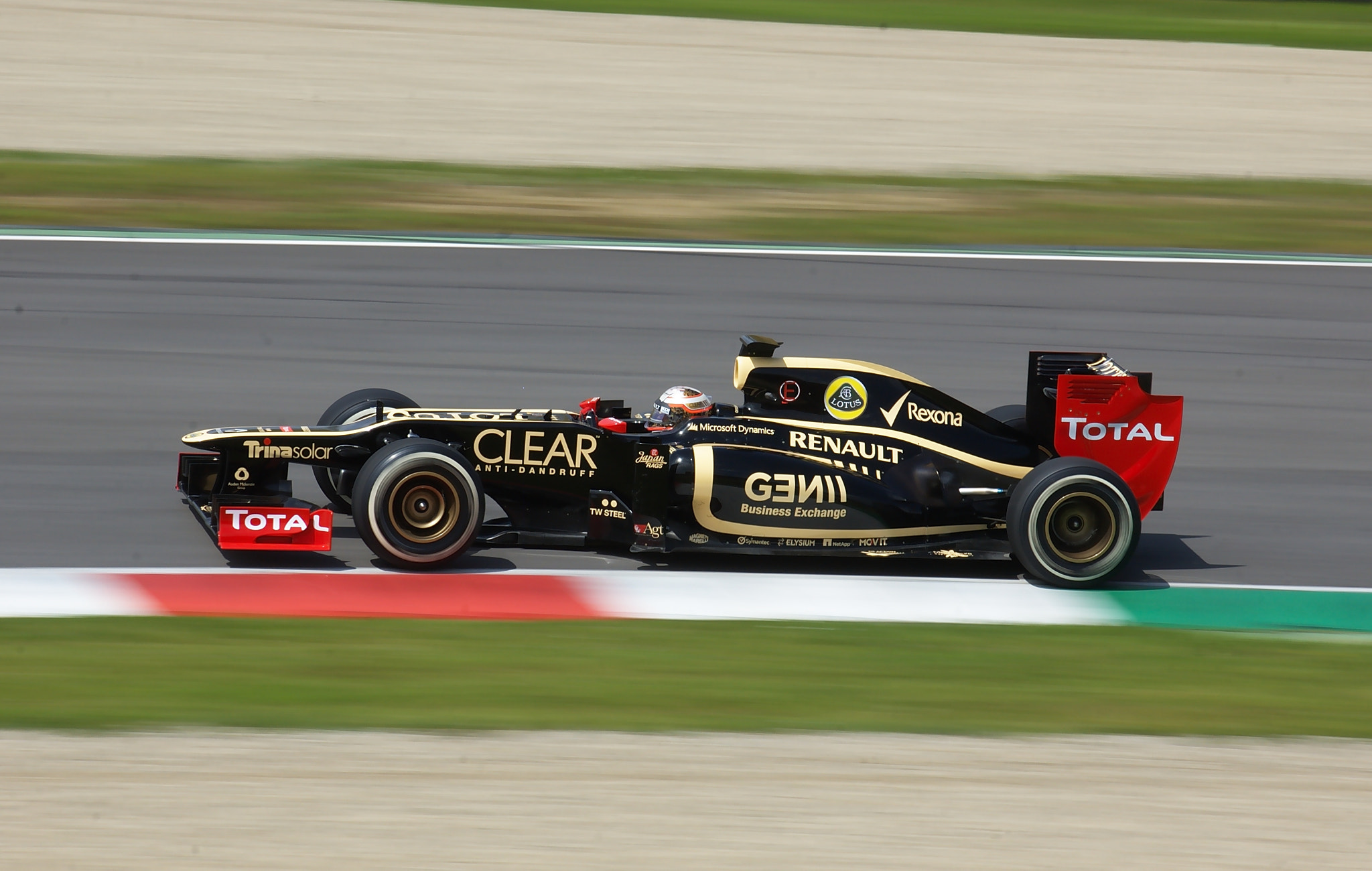 Nikon D70 + Sigma 70-300mm F4-5.6 APO Macro Super II sample photo. Time attack at mugello circuit photography