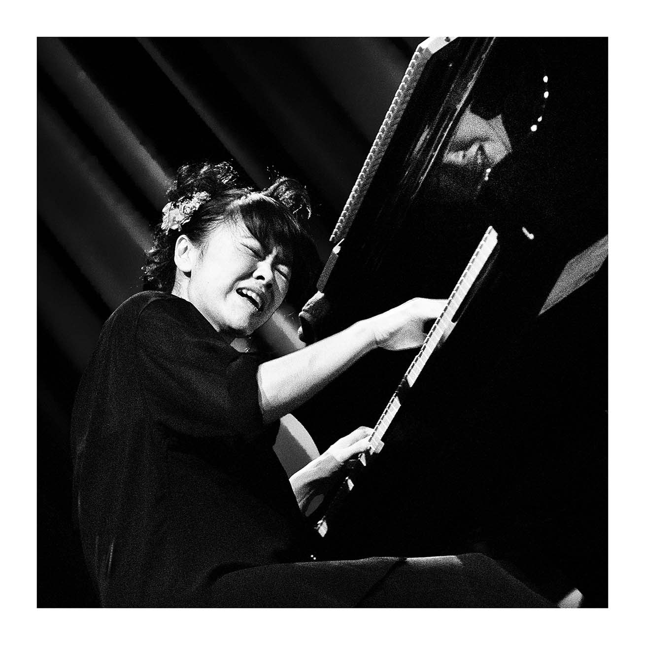 AF Zoom-Nikkor 80-200mm f/2.8 ED sample photo. Hiromi - the trio project photography