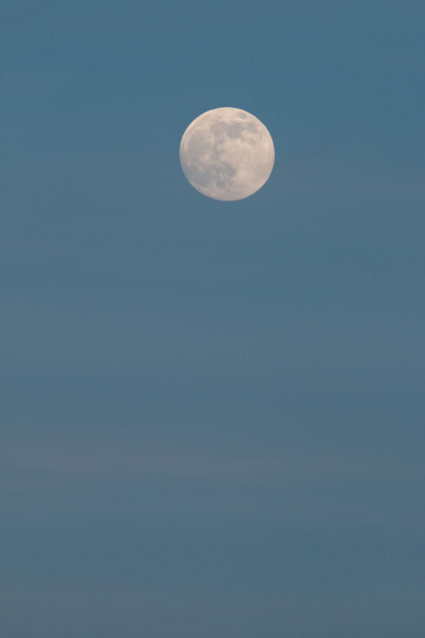 Canon EF 200mm f/2.8L II + 2x sample photo. The moon shines bright photography
