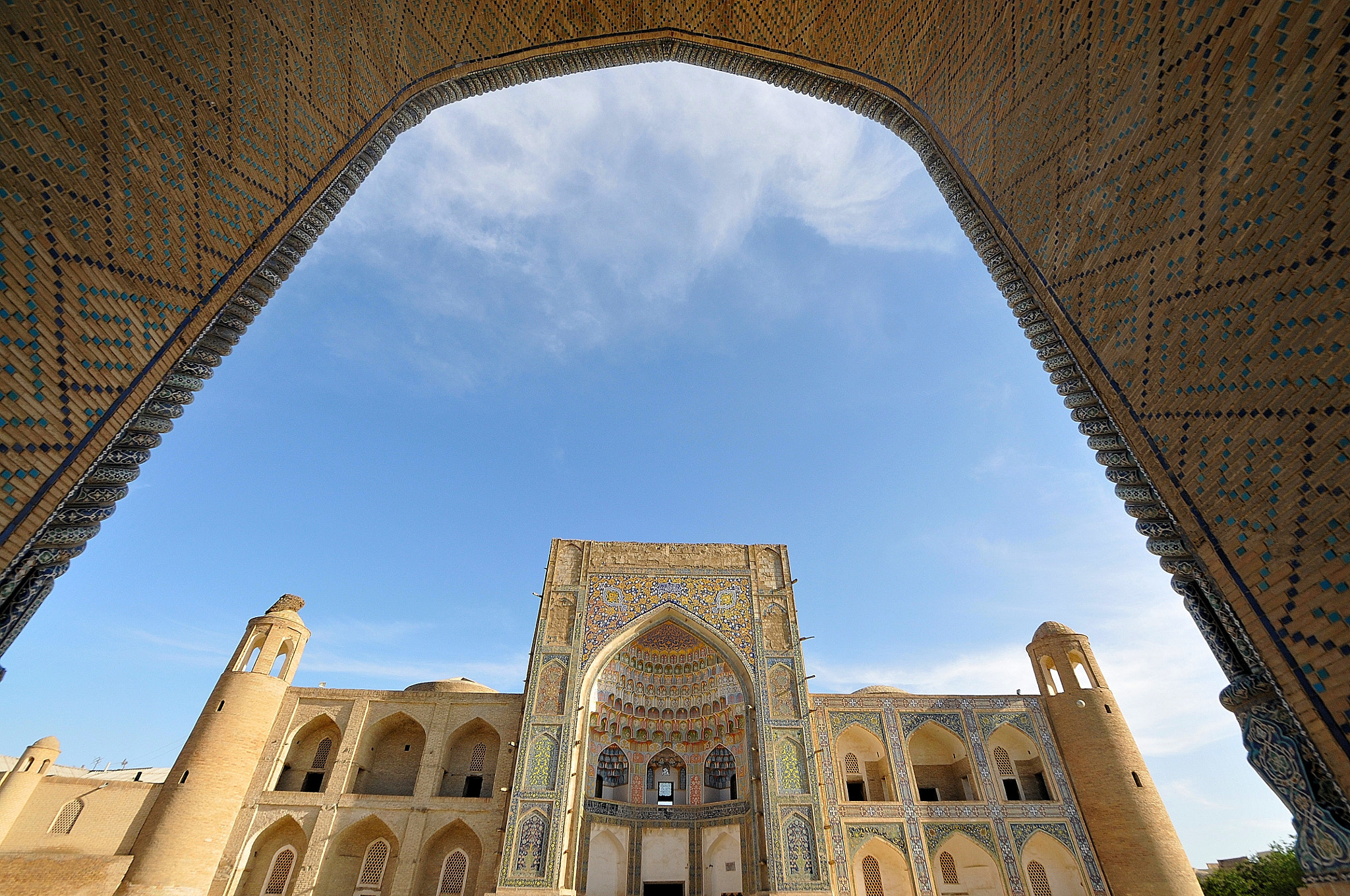 Samyang 14mm F2.8 ED AS IF UMC sample photo. Color gate photography