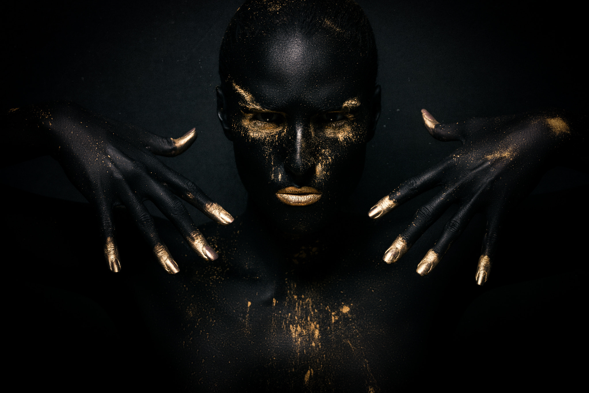 Sigma 105mm F2.8 EX DG OS HSM sample photo. Black & gold photography