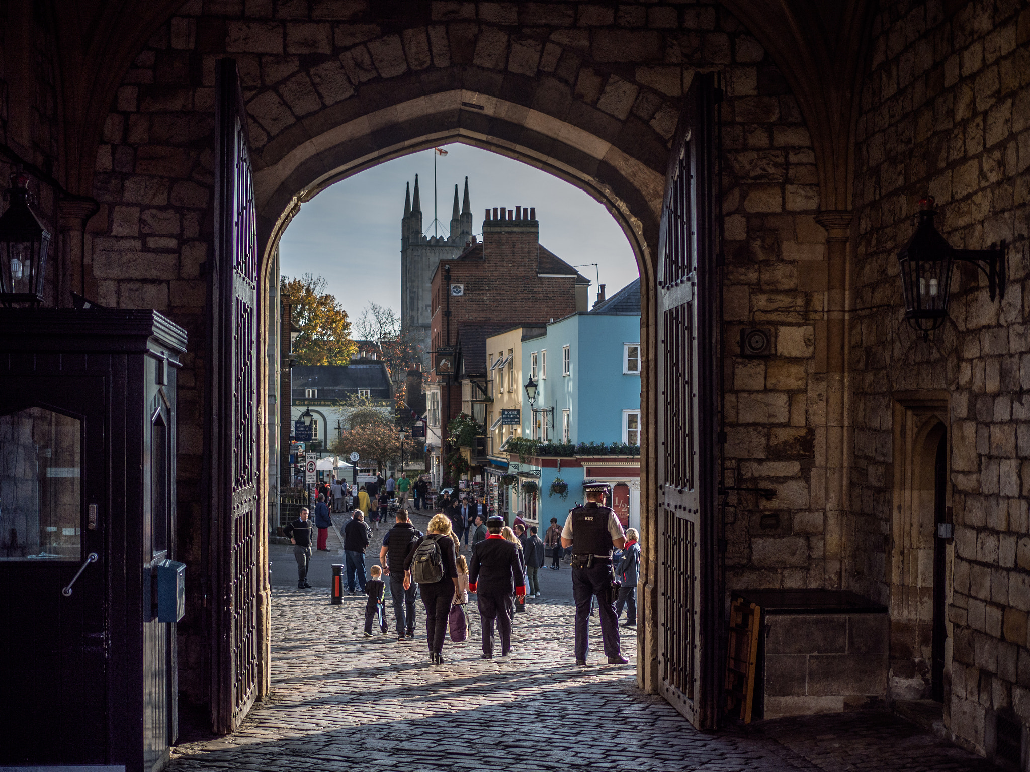 Olympus OM-D E-M10 + Olympus M.Zuiko Digital 25mm F1.8 sample photo. Leaving windsor castle photography