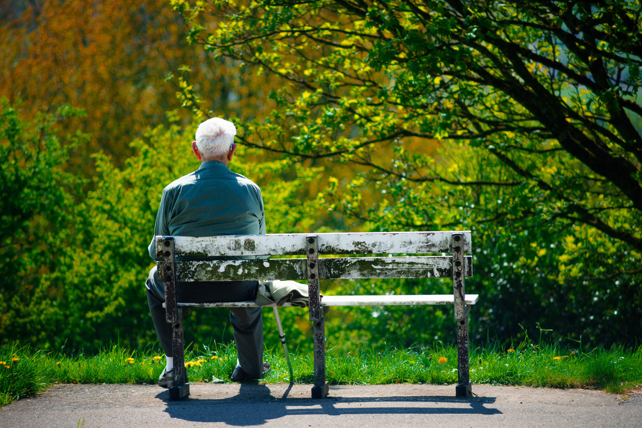 Sony a7 + Minolta AF 70-210mm F4 Macro sample photo. Man on bench photography