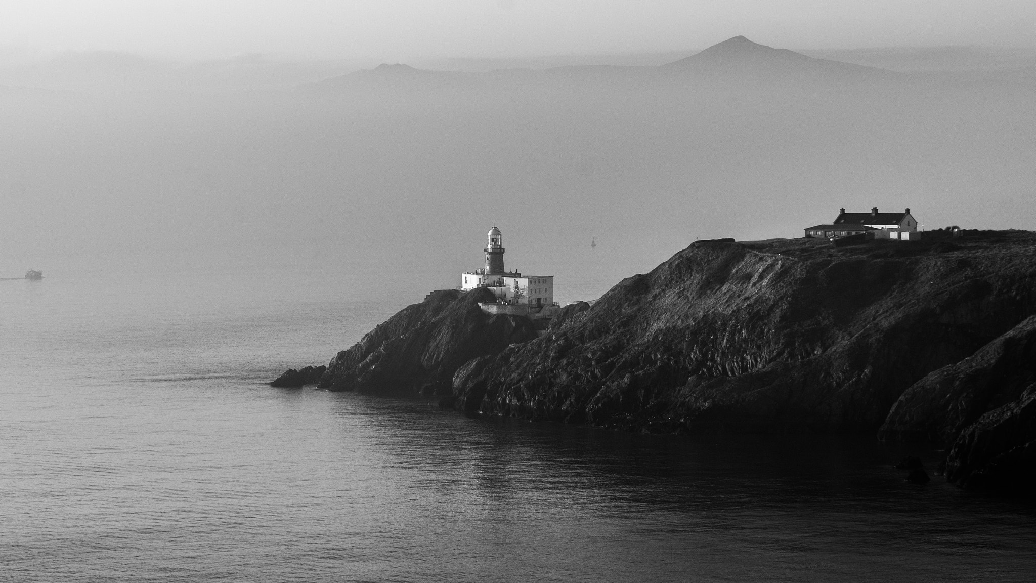 Sony Alpha NEX-3N + Sony E 55-210mm F4.5-6.3 OSS sample photo. Seeing through the fog photography