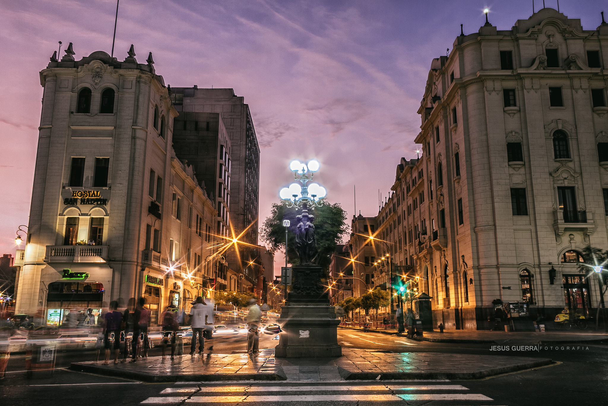 Canon EF-S 18-55mm F3.5-5.6 sample photo. Luces de ciudad photography