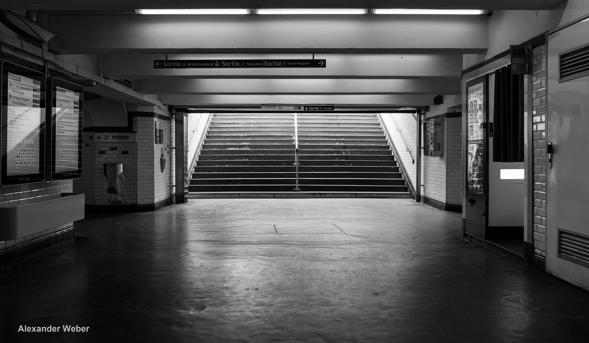 Nikon AF-S Nikkor 24-70mm F2.8E ED VR sample photo. Dans le metro photography
