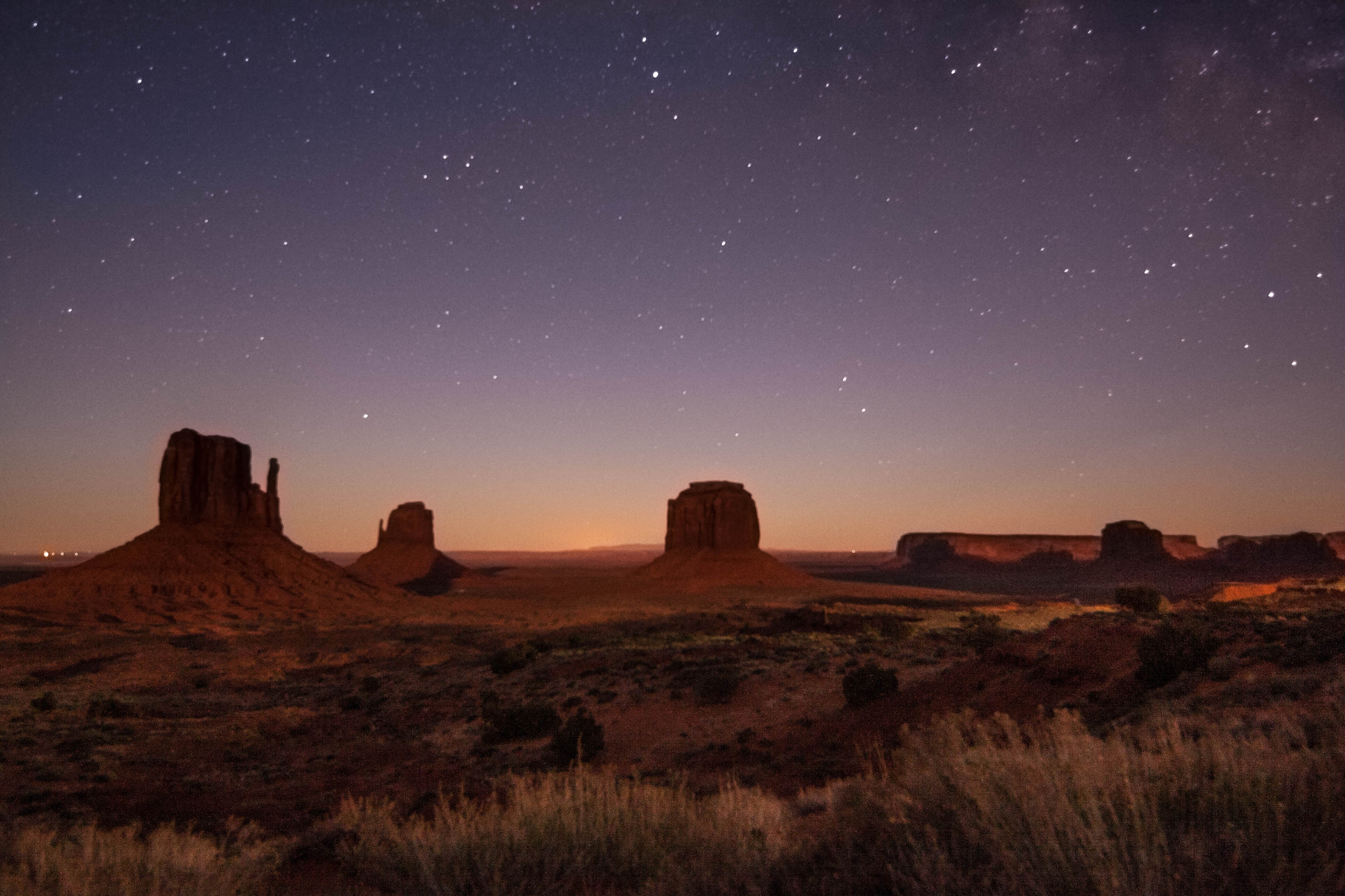 Canon EOS 40D + Canon EF 14mm F2.8L II USM sample photo. 4am in monument valley photography