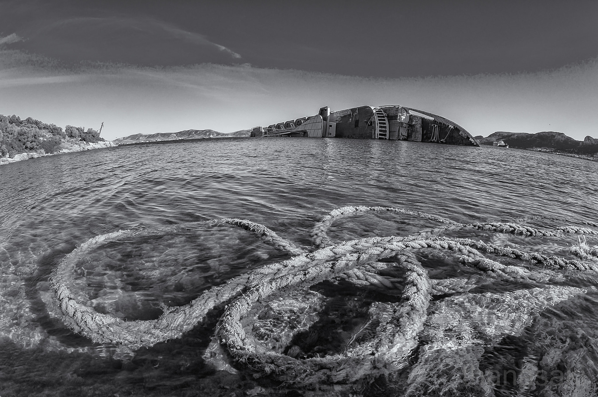 Nikon AF DX Fisheye-Nikkor 10.5mm F2.8G ED sample photo. Rope and wreck photography