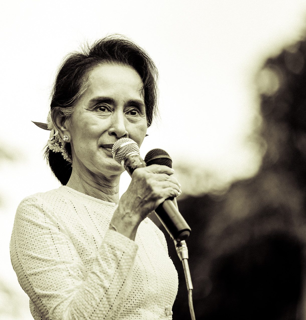 Sony a7R II + Minolta AF 200mm F2.8 HS-APO G sample photo. Aung san suu kyi photography