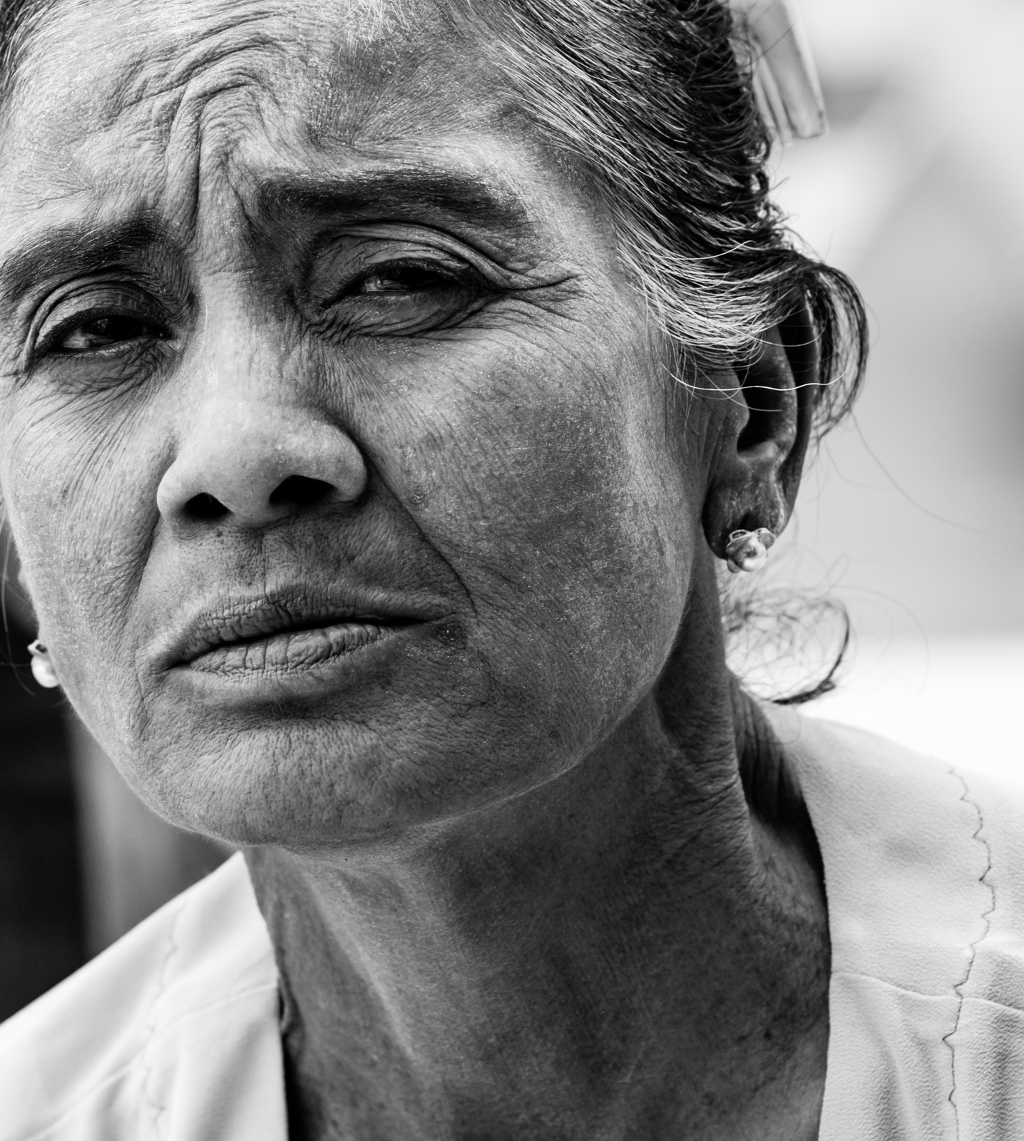 Sony ILCA-77M2 + Minolta AF 100mm F2.8 Macro [New] sample photo. Pilgrim at yangon shwedagon pagoda photography