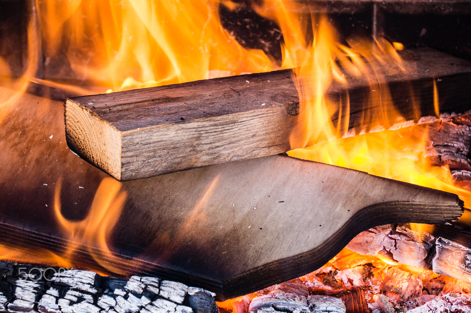 Sony DT 16-105mm F3.5-5.6 sample photo. Barbecue photography
