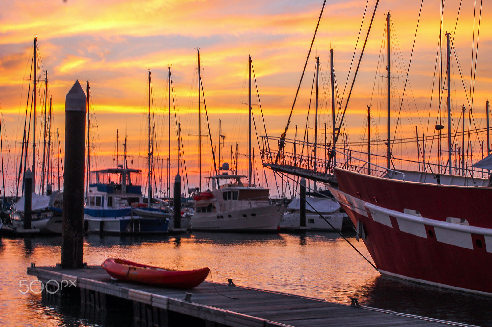 Canon EF-S 18-55mm F3.5-5.6 IS II sample photo. "sunset island." photography