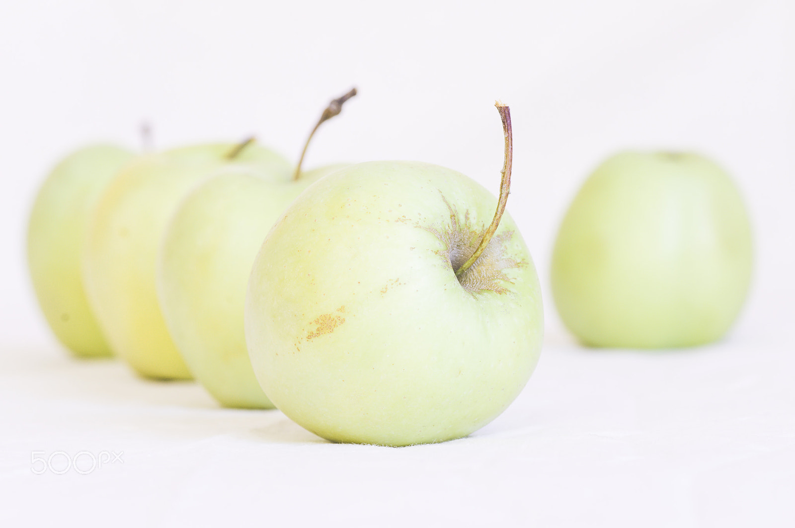 Pentax K-r + Tamron SP AF 90mm F2.8 Di Macro sample photo. Green apples photography