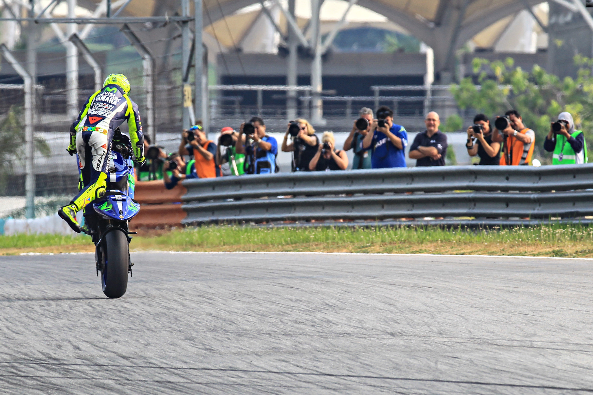 Canon EF 200-400mm F4L IS USM Extender 1.4x sample photo. Valentino rossi photography