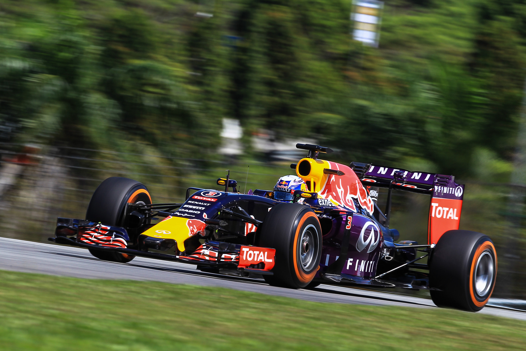 Canon EF 200-400mm F4L IS USM Extender 1.4x sample photo. Formula 1 petronas malaysia grand prix photography