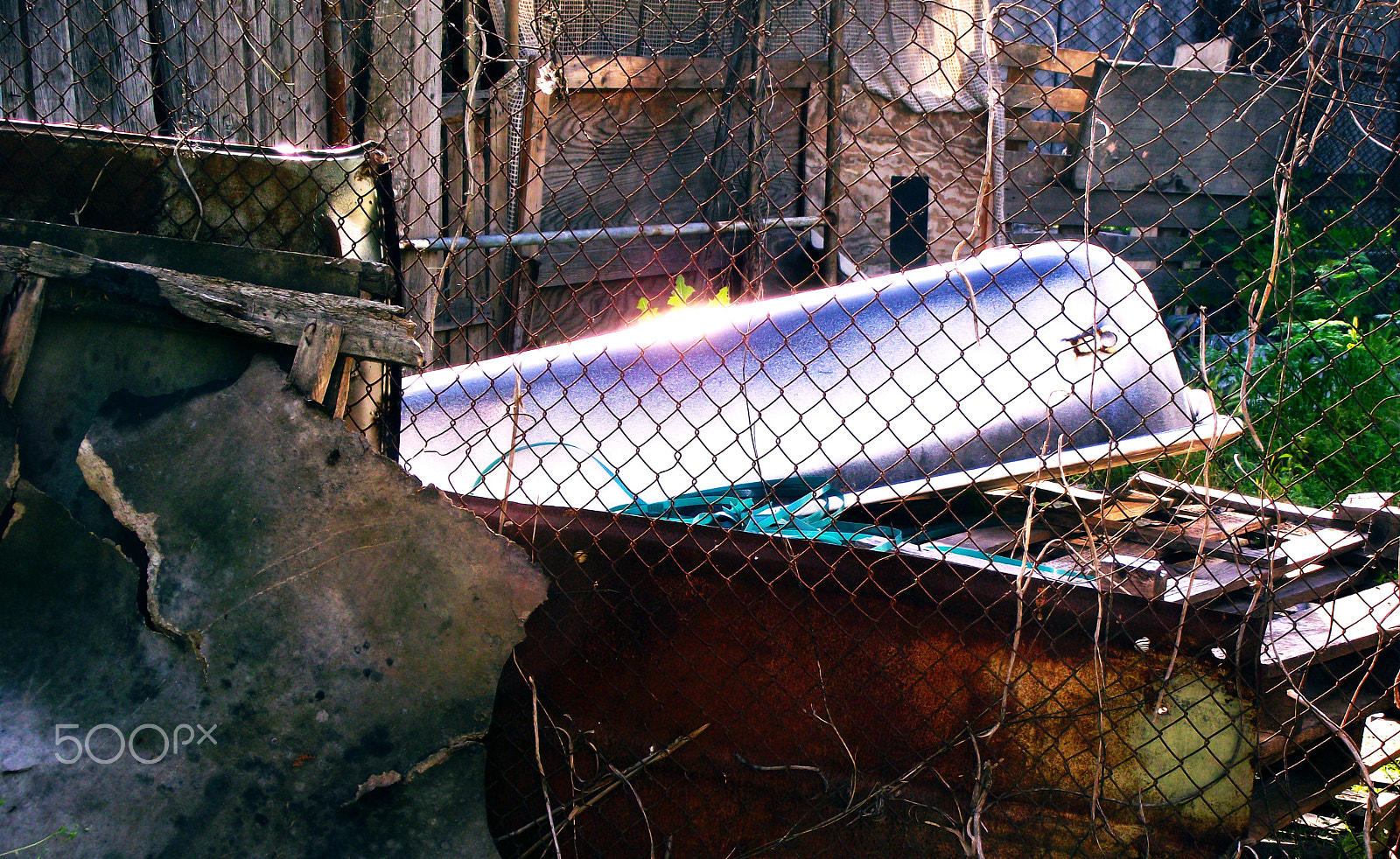 Fujifilm FinePix S2700HD sample photo. Trash metal photography