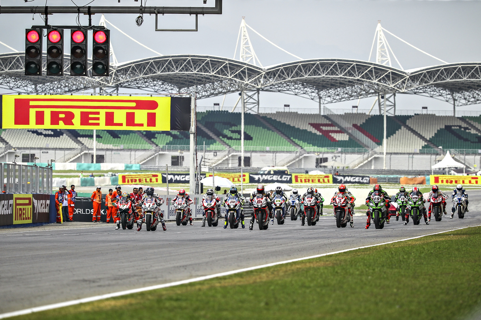 Canon EF 200-400mm F4L IS USM Extender 1.4x sample photo. Auto : aug 02 superbike world championship - malaysia round photography