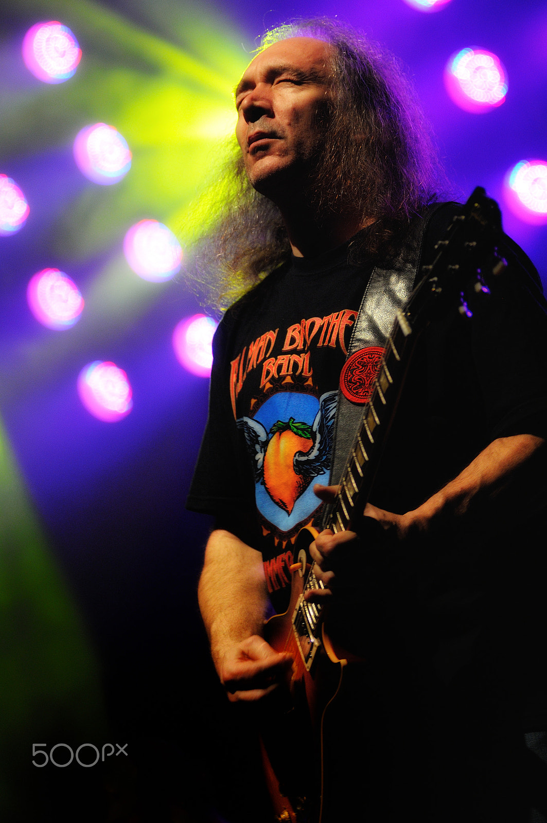 AF Zoom-Nikkor 80-200mm f/2.8 ED sample photo. Guitarist photography
