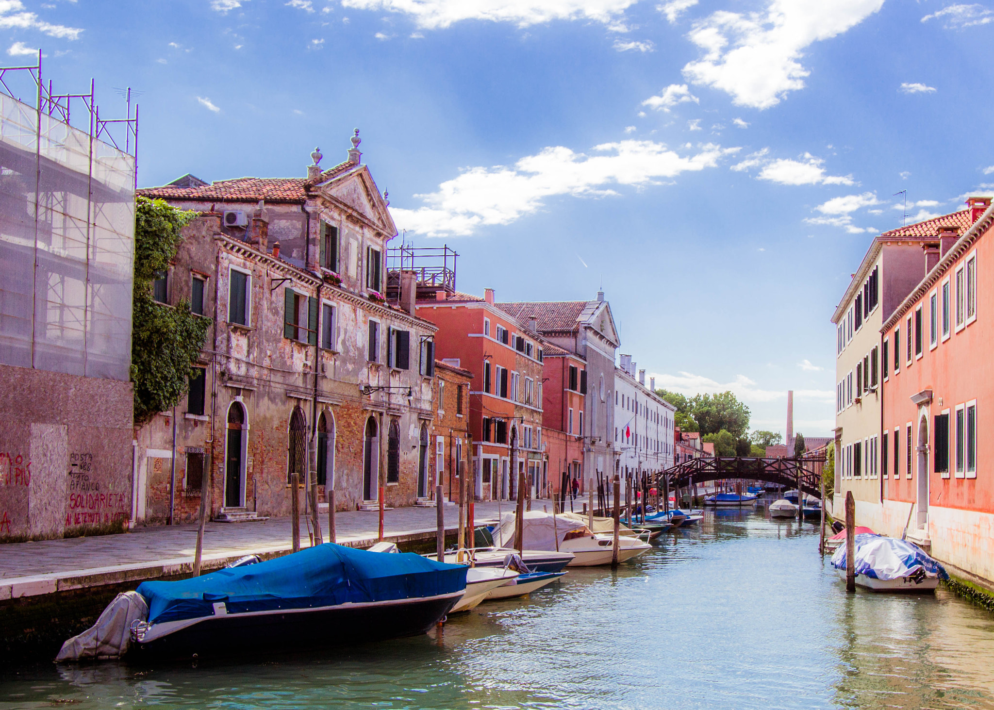 Canon EF-S 10-22mm F3.5-4.5 USM sample photo. Near a women's prison, venice photography