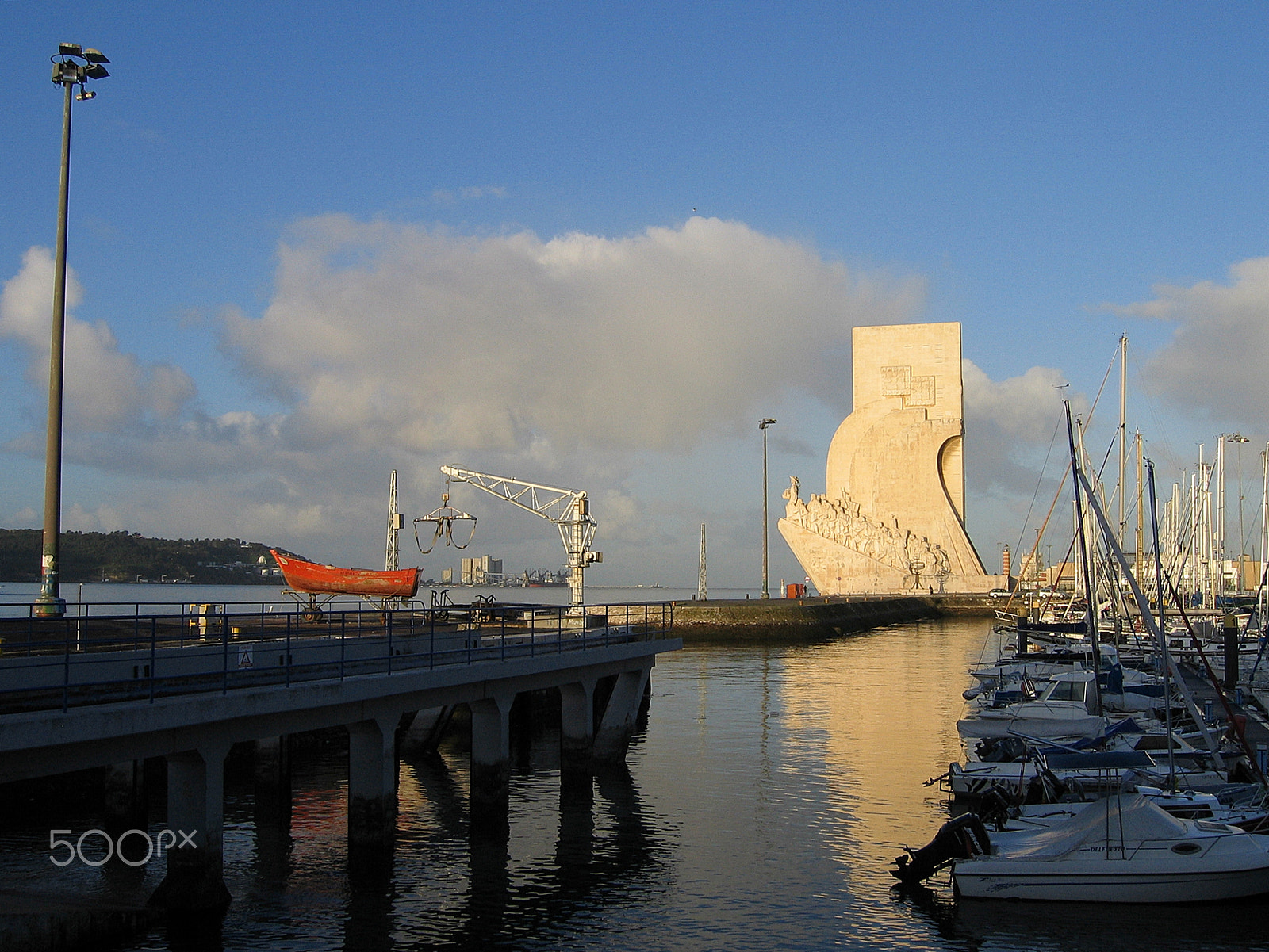 Canon POWERSHOT S50 sample photo. Lisbon morning equilibrium photography