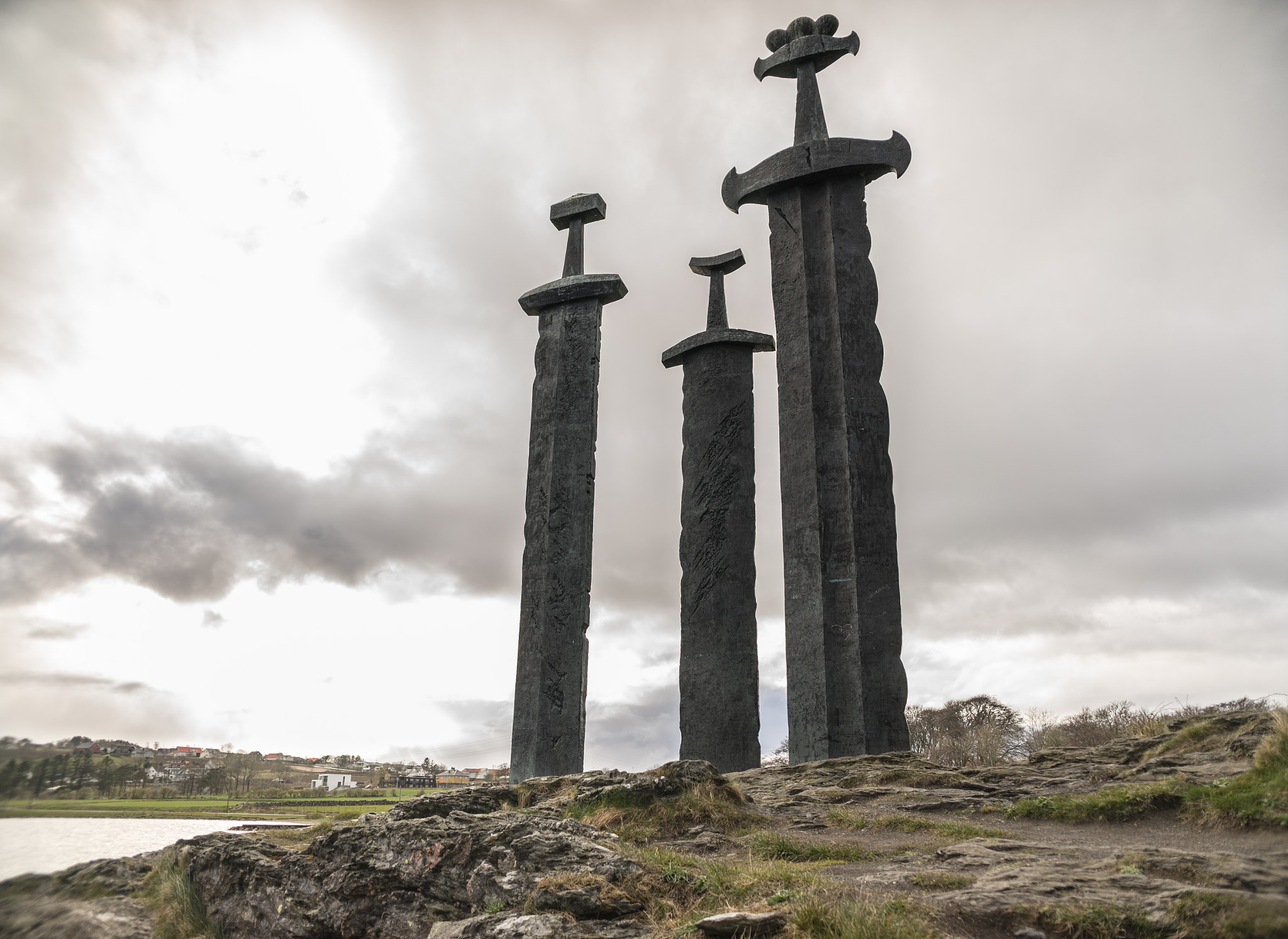 Sony a7 + Sony E 20mm F2.8 sample photo. Sverd i fjell - april 2016 photography