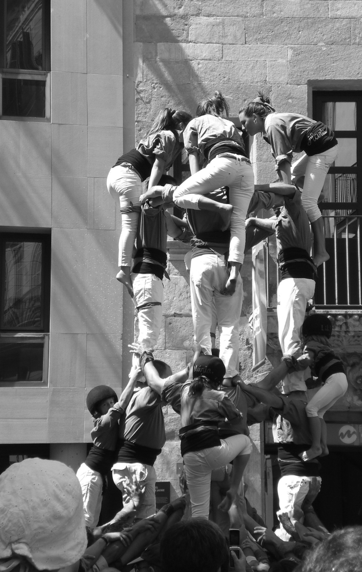 CASIO EX-Z77 sample photo. Castellers. photography
