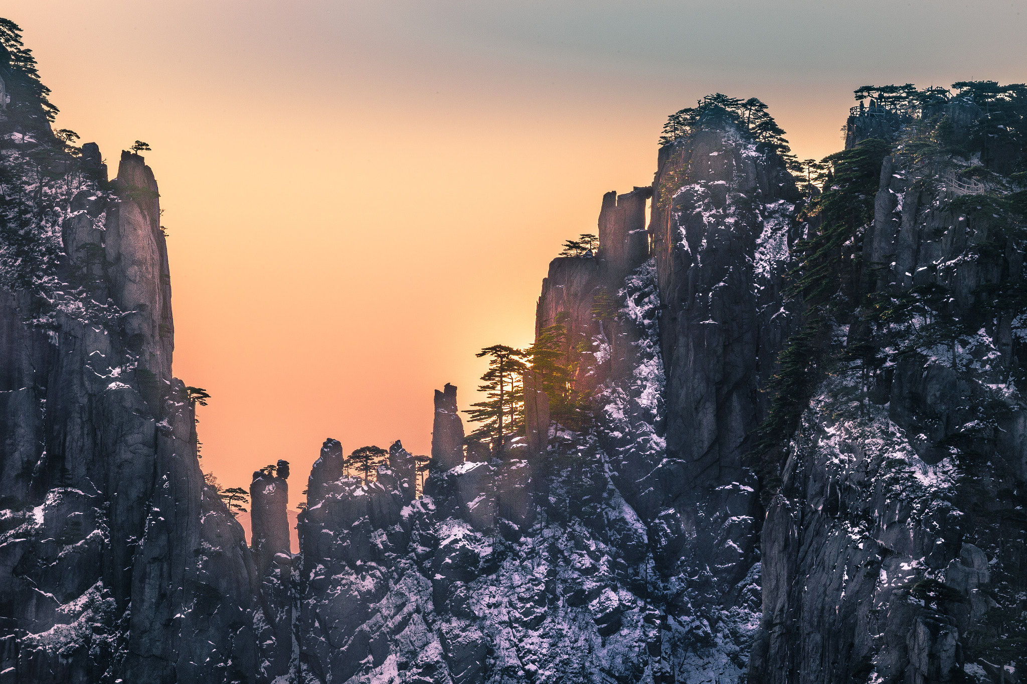 Nikon AF-S Nikkor 200-500mm F5.6E ED VR sample photo. Morning lights of huang shan photography
