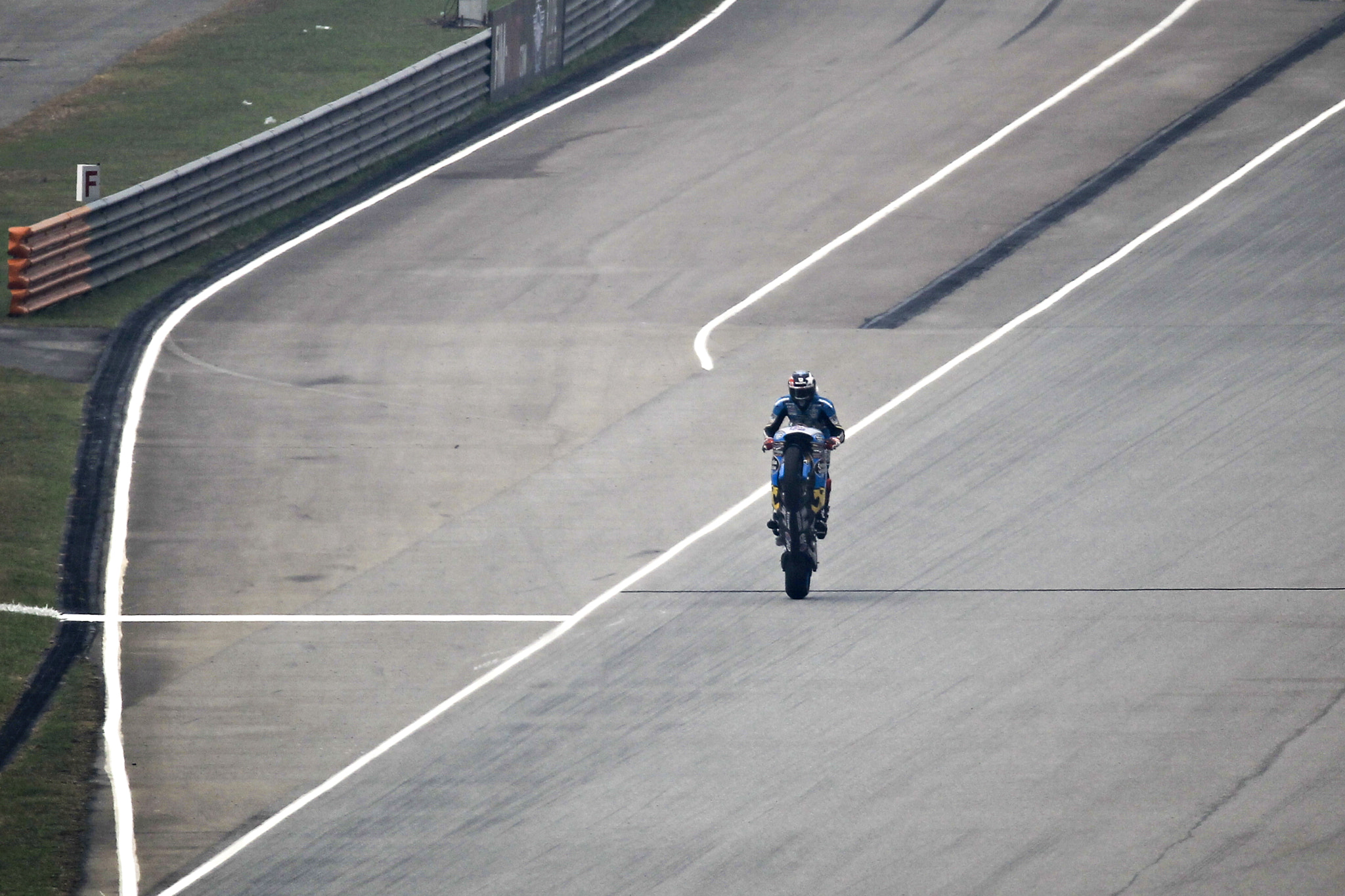 Canon EF 200-400mm F4L IS USM Extender 1.4x sample photo. 2015 malaysian motorcycle grand prix photography