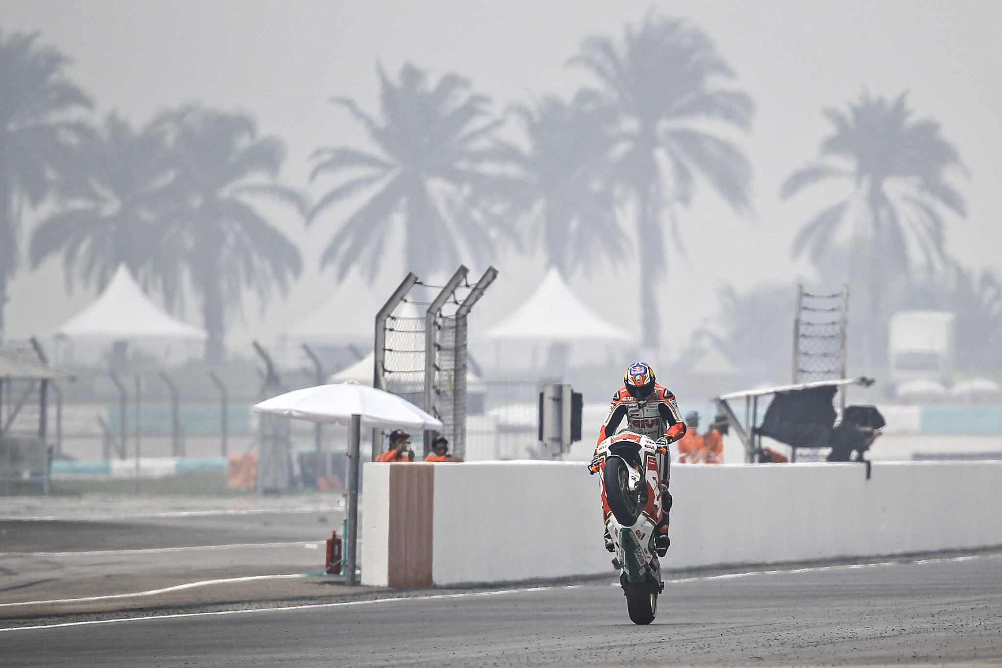 Canon EOS-1D Mark IV + Canon EF 200-400mm F4L IS USM Extender 1.4x sample photo. 2015 malaysian motorcycle grand prix photography