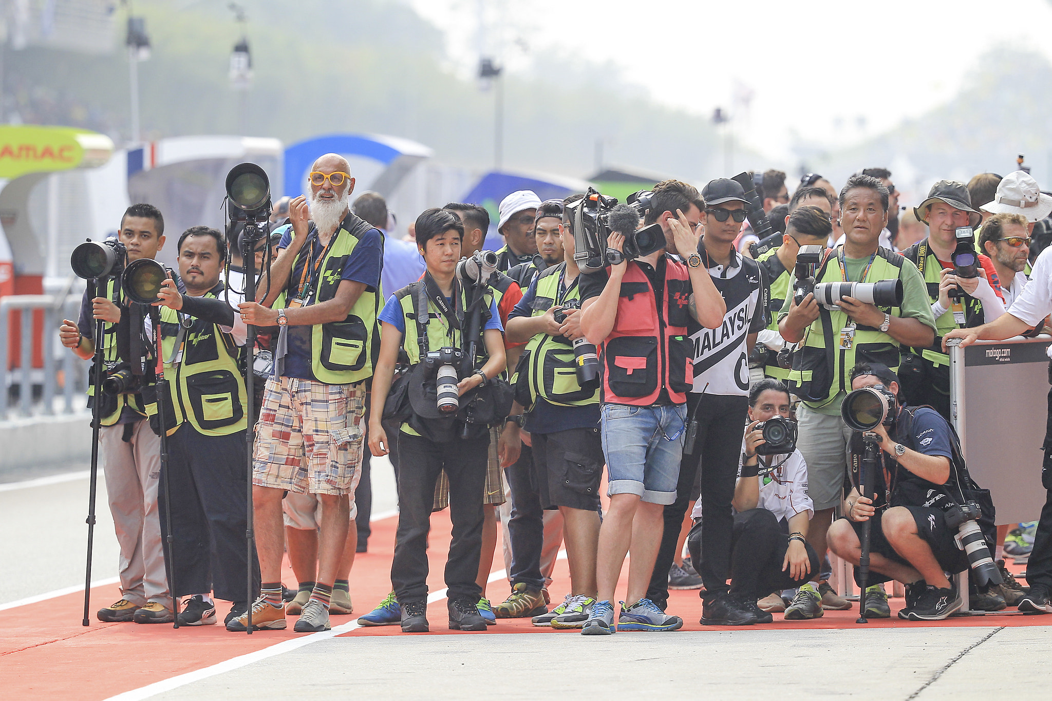 Canon EOS-1D Mark IV + Canon EF 200-400mm F4L IS USM Extender 1.4x sample photo. 2015 malaysian motorcycle grand prix photography