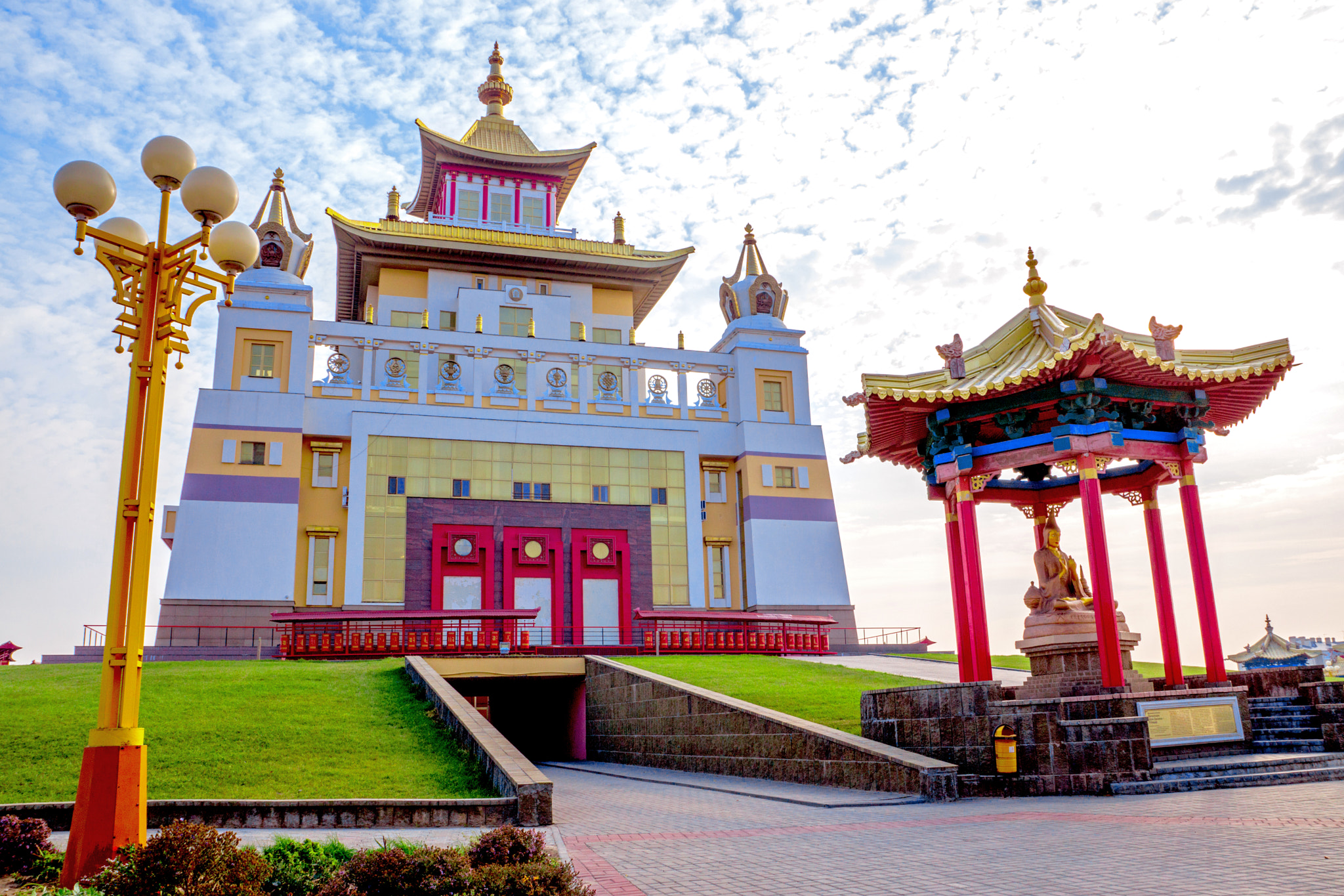 Sony SLT-A77 sample photo. Golden abode of buddha shakyamuni photography