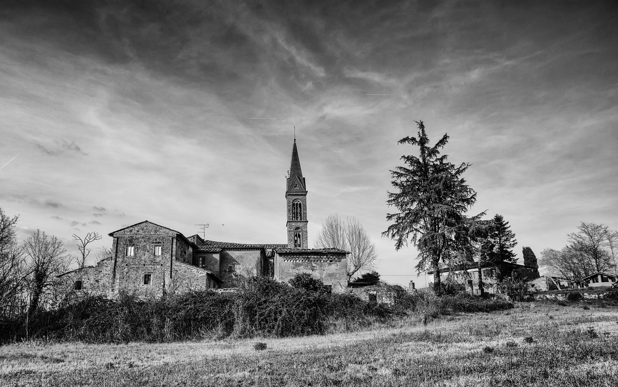 Canon EF 20-35mm F3.5-4.5 USM sample photo. The beauty of tuscany in bnw photography