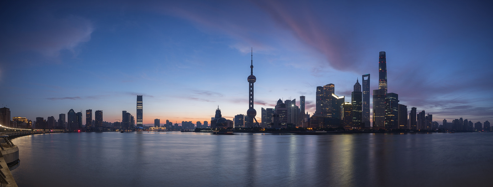 Sony a7R + E 18mm F2.8 sample photo. Shanghai bund photography