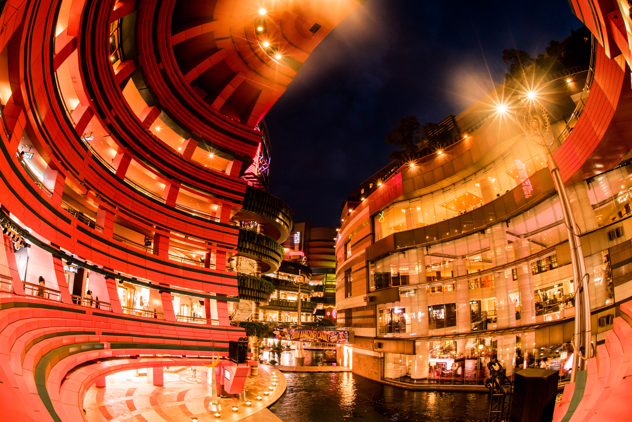 Nikon D810 + Sigma 15mm F2.8 EX DG Diagonal Fisheye sample photo. Canal city hakata photography