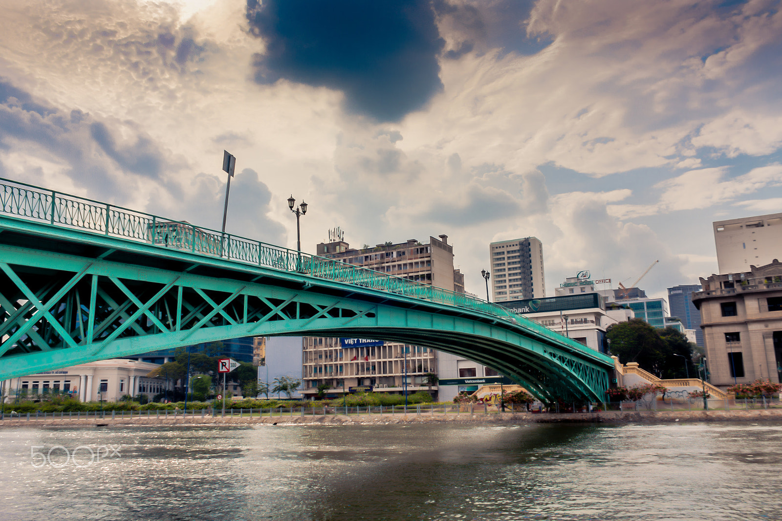 Canon EF-S 18-55mm F3.5-5.6 sample photo. [architecture]_saigon_móng bridge photography