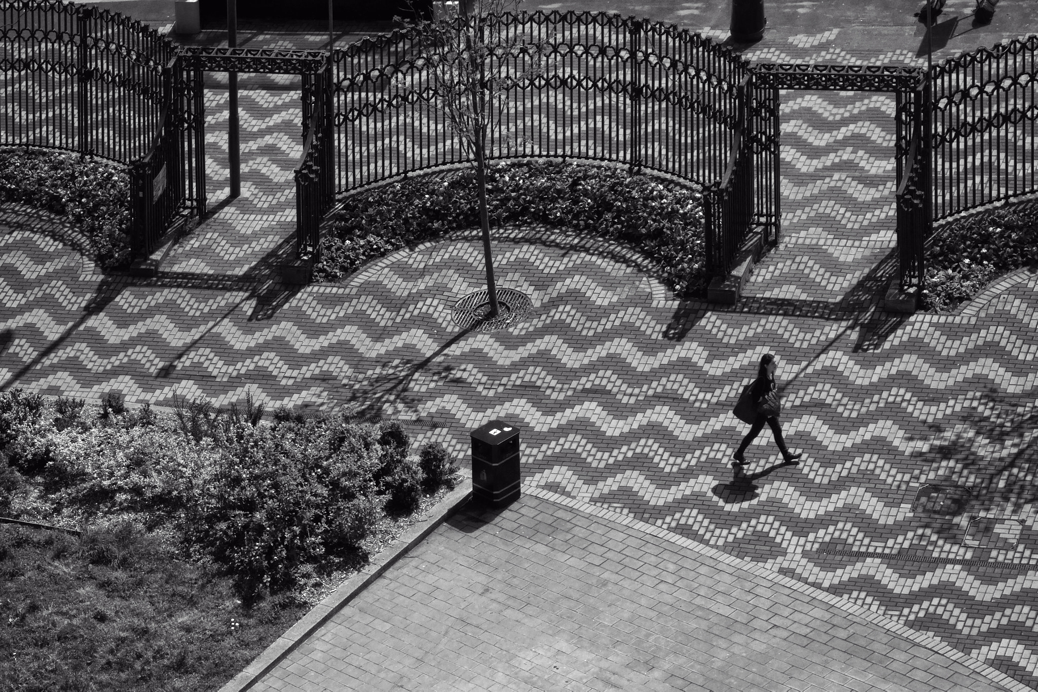 LUMIX G VARIO 35-100/F4.0-5.6 sample photo. Wavey lines and shadows. photography