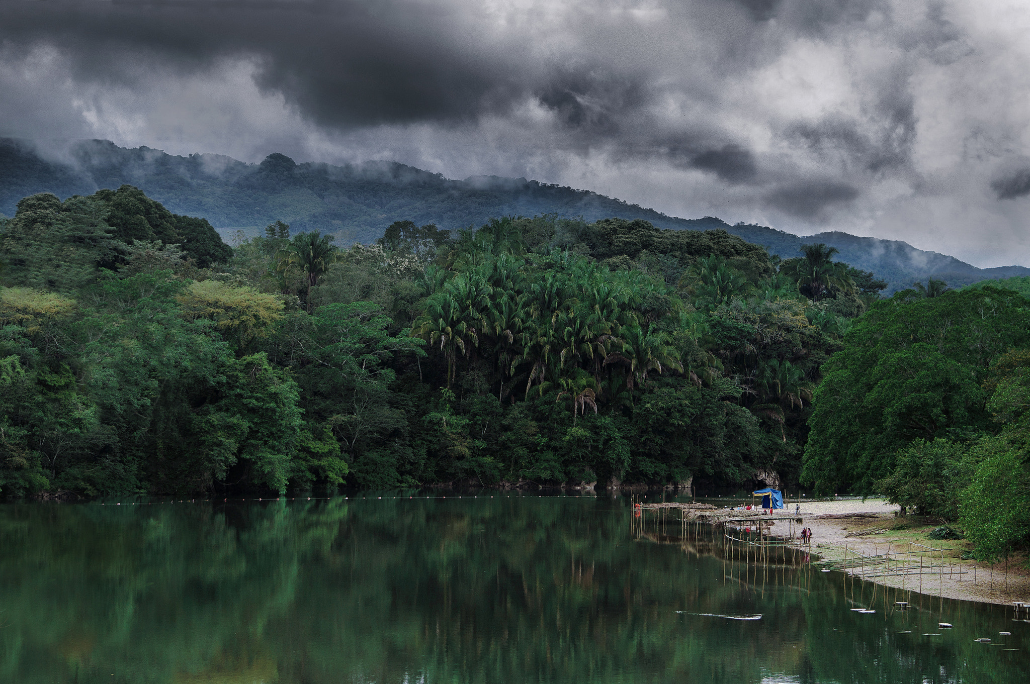 Sony Alpha NEX-3N + Sony E 55-210mm F4.5-6.3 OSS sample photo. While the clouds fall photography