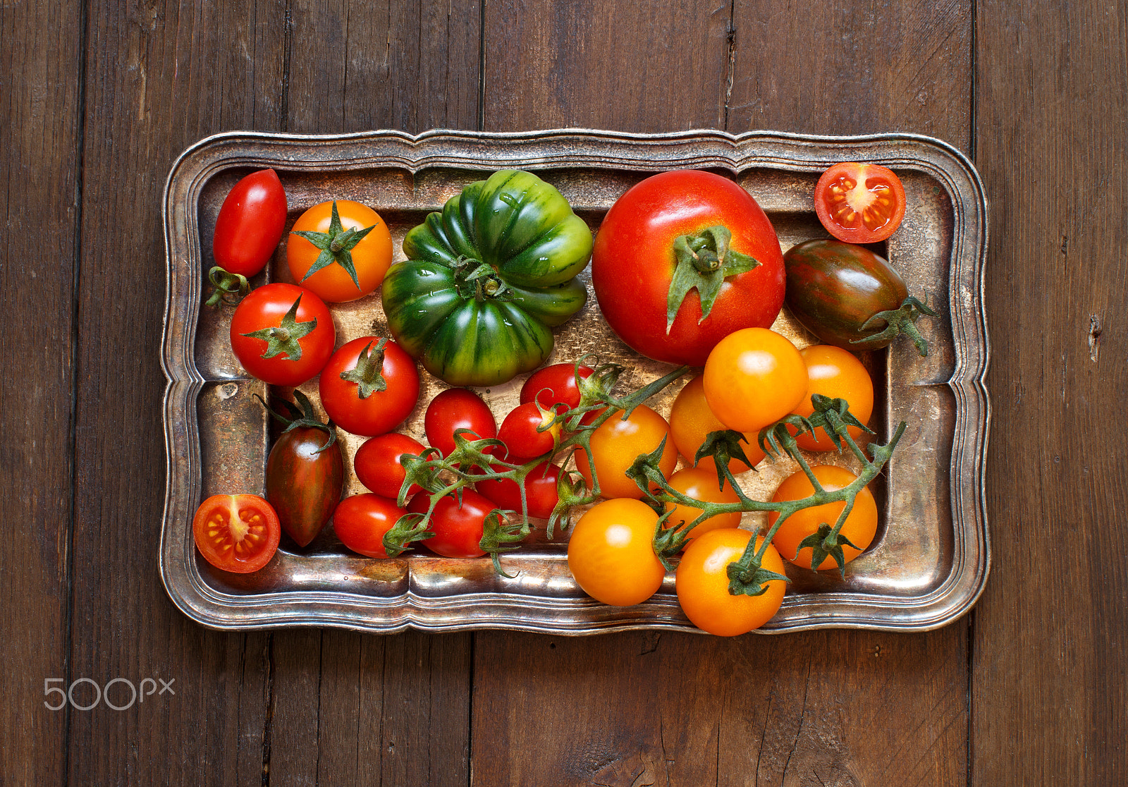 Canon EOS 650D (EOS Rebel T4i / EOS Kiss X6i) + Canon EF 50mm F1.2L USM sample photo. Colorful tomatoes on a metal tray photography