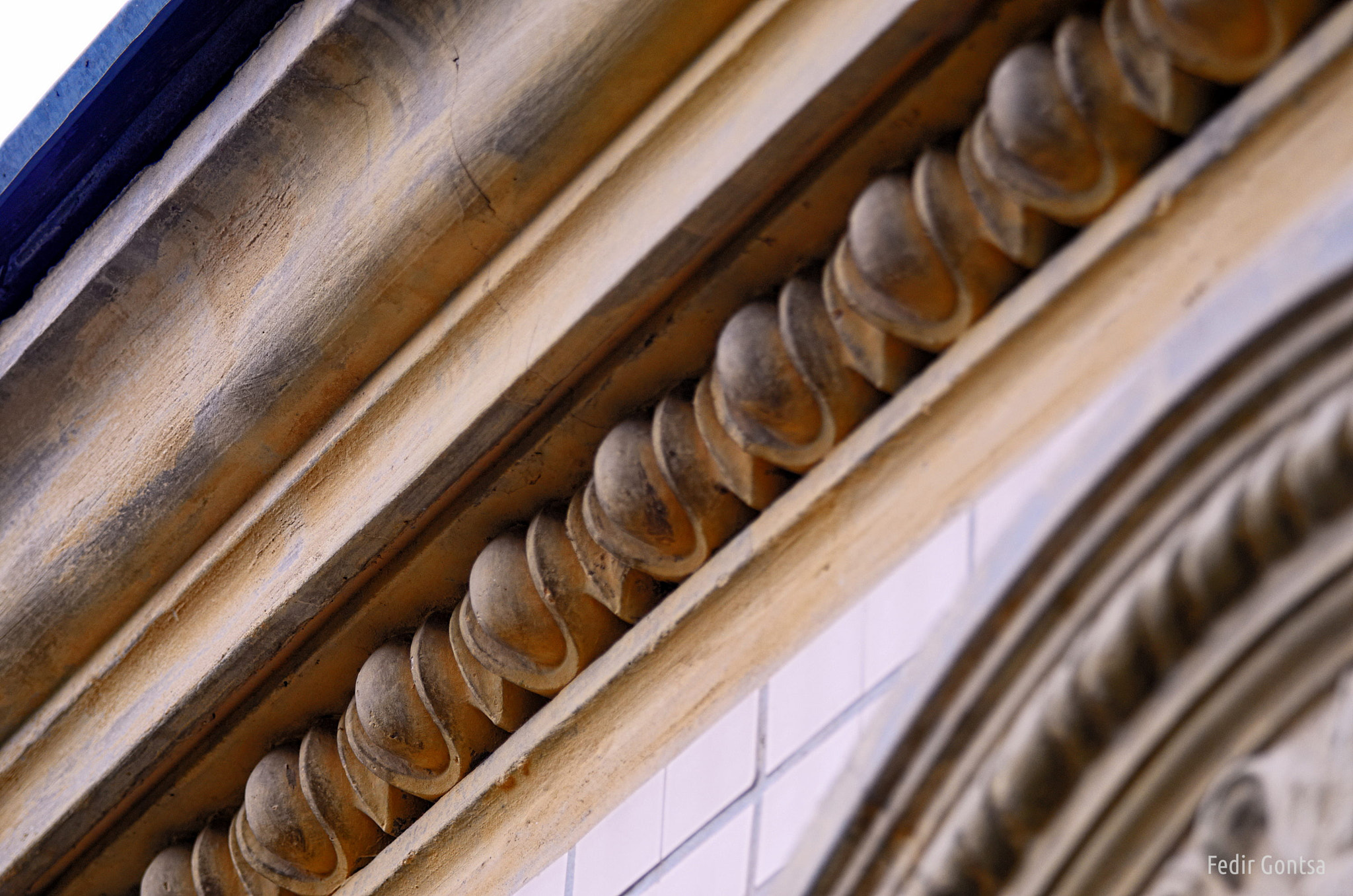 Sigma 70-200mm F2.8 EX DG OS HSM sample photo. Cornice (roman elements) photography