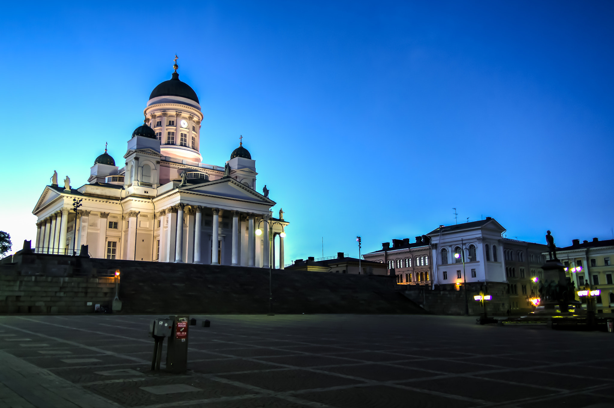 Sony ILCA-77M2 + Sigma 17-70mm F2.8-4.5 (D) sample photo. Helsinki cathedral in the evening photography