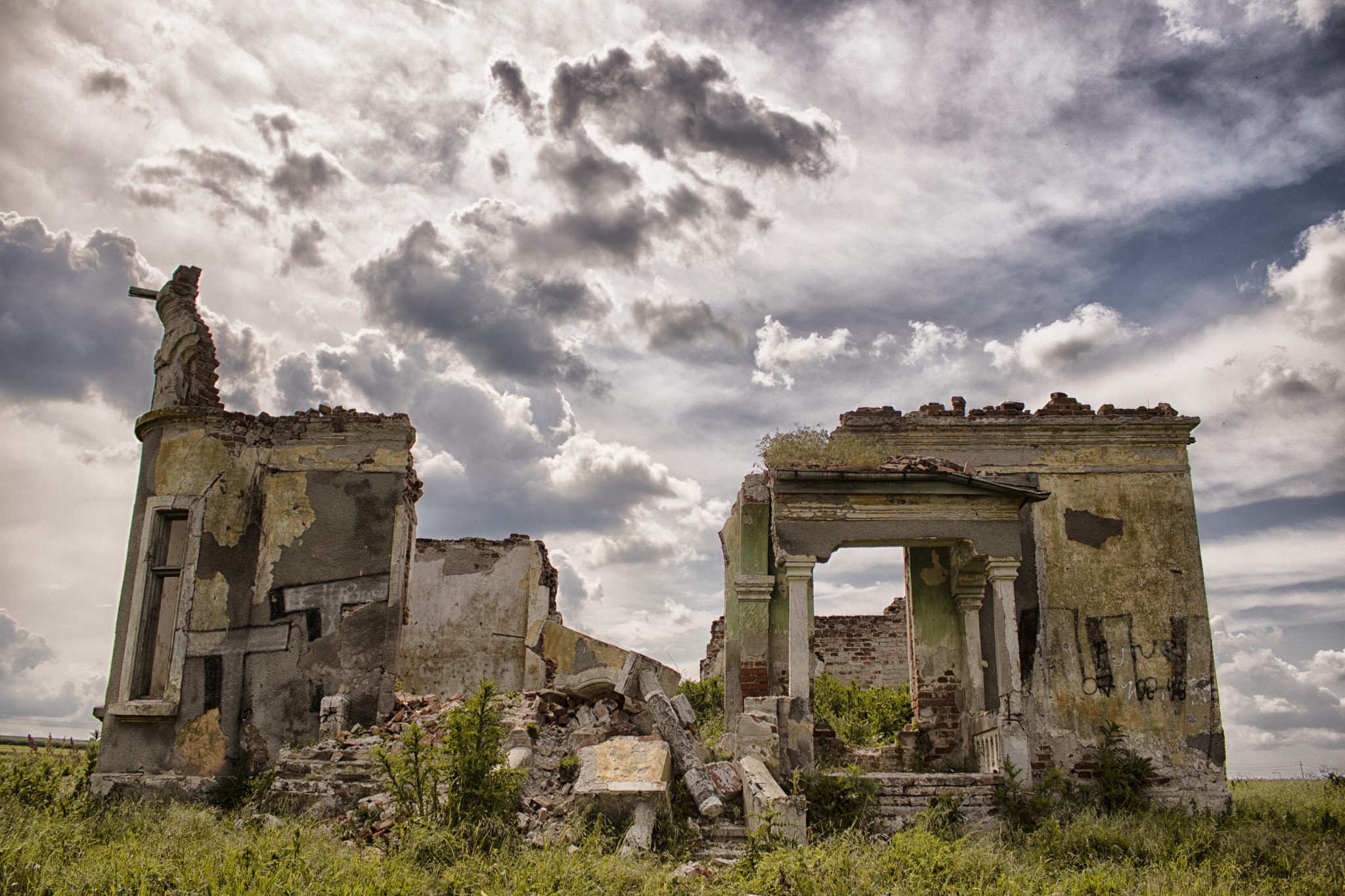 Canon EOS 750D (EOS Rebel T6i / EOS Kiss X8i) sample photo. Ruins photography