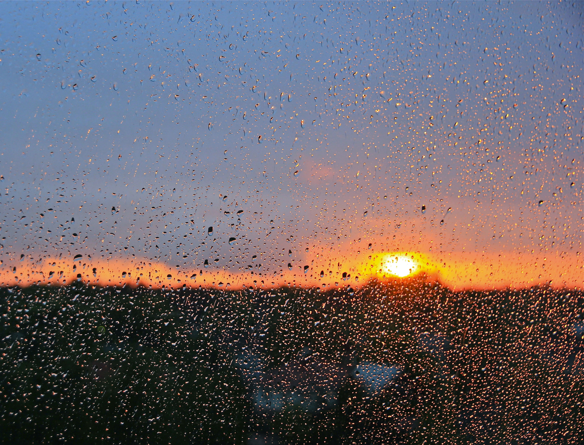 Canon EOS 550D (EOS Rebel T2i / EOS Kiss X4) sample photo. Sunshower sunset photography